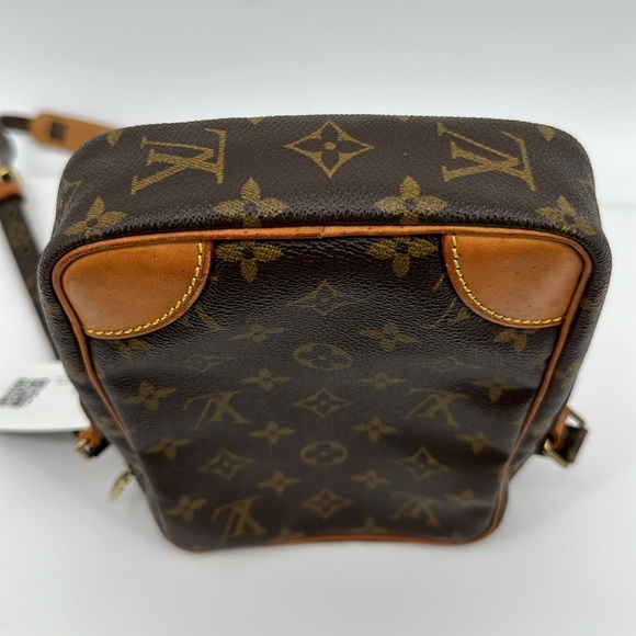 Authenticated Louis Vuitton Danube Crossbody - Picture 11 of 17